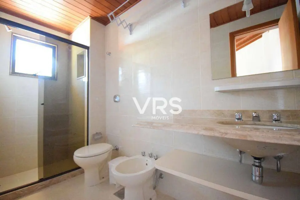Cobertura com 5 quartos à venda, 176m2 em Várzea, Teresopolis - RJ - imagem 4 Foto 4 de Cobertura com 5 quartos à venda, 176m2 em Várzea, Teresopolis - RJ