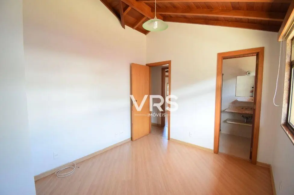 Cobertura com 5 quartos à venda, 176m2 em Várzea, Teresopolis - RJ - imagem 9 Foto 9 de Cobertura com 5 quartos à venda, 176m2 em Várzea, Teresopolis - RJ