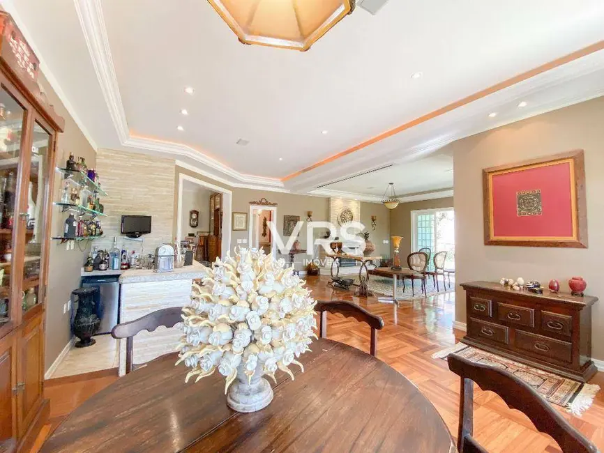 Casa de Condomínio com 5 quartos à venda, 500m2 em Várzea, Teresopolis - RJ - imagem 3 Foto 3 de Casa de Condomínio com 5 quartos à venda, 500m2 em Várzea, Teresopolis - RJ