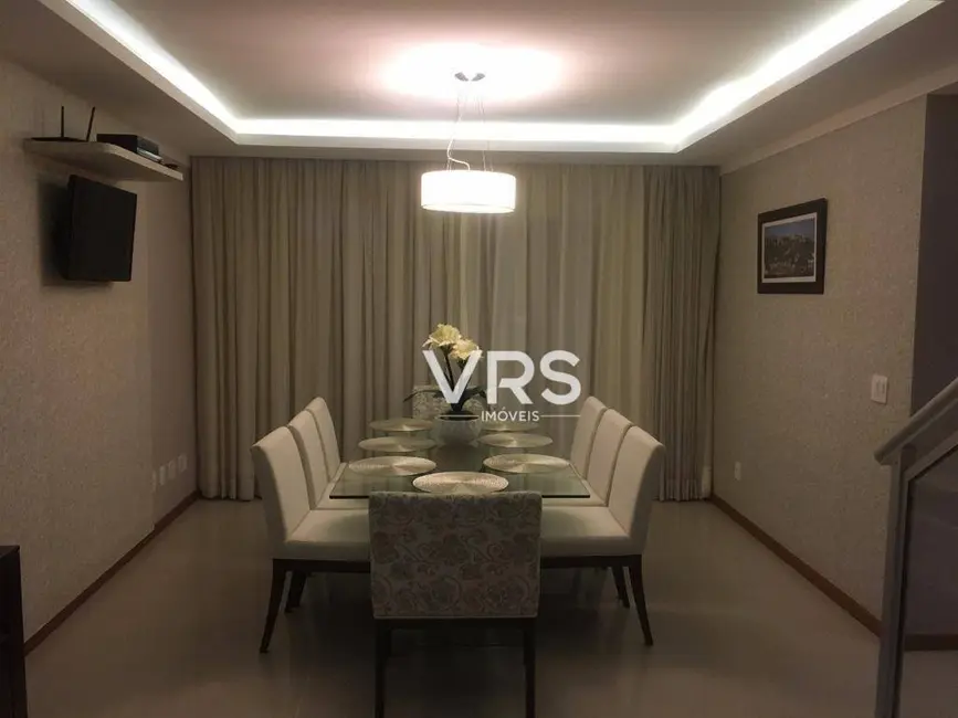 Cobertura com 3 quartos à venda, 240m2 em Taumaturgo, Teresopolis - RJ - imagem 3 Foto 3 de Cobertura com 3 quartos à venda, 240m2 em Taumaturgo, Teresopolis - RJ