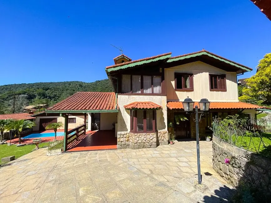 Casa de Condomínio com 5 quartos à venda, 1245m2 em Carlos Guinle, Teresopolis - RJ - imagem 1 Foto 1 de Casa de Condomínio com 5 quartos à venda, 1245m2 em Carlos Guinle, Teresopolis - RJ