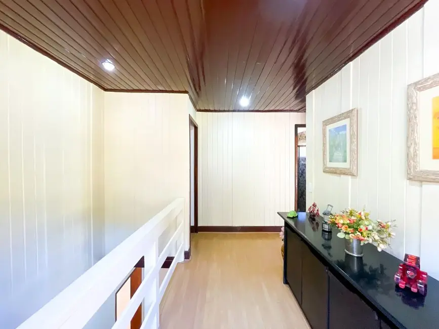 Casa de Condomínio com 5 quartos à venda, 1245m2 em Carlos Guinle, Teresopolis - RJ - imagem 9 Foto 9 de Casa de Condomínio com 5 quartos à venda, 1245m2 em Carlos Guinle, Teresopolis - RJ