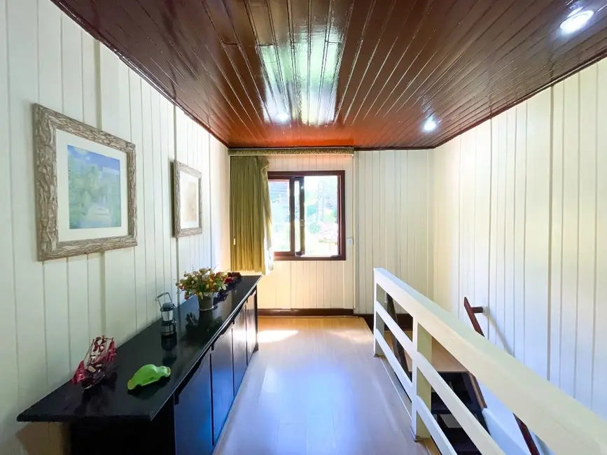 Casa de Condomínio com 5 quartos à venda, 1245m2 em Carlos Guinle, Teresopolis - RJ - imagem 8 Foto 8 de Casa de Condomínio com 5 quartos à venda, 1245m2 em Carlos Guinle, Teresopolis - RJ