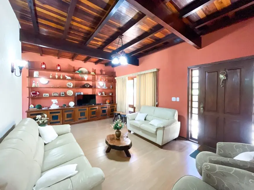 Casa de Condomínio com 5 quartos à venda, 1245m2 em Carlos Guinle, Teresopolis - RJ - imagem 5 Foto 5 de Casa de Condomínio com 5 quartos à venda, 1245m2 em Carlos Guinle, Teresopolis - RJ