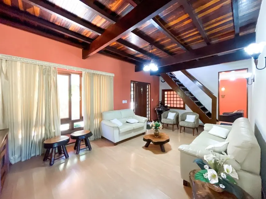 Casa de Condomínio com 5 quartos à venda, 1245m2 em Carlos Guinle, Teresopolis - RJ - imagem 6 Foto 6 de Casa de Condomínio com 5 quartos à venda, 1245m2 em Carlos Guinle, Teresopolis - RJ