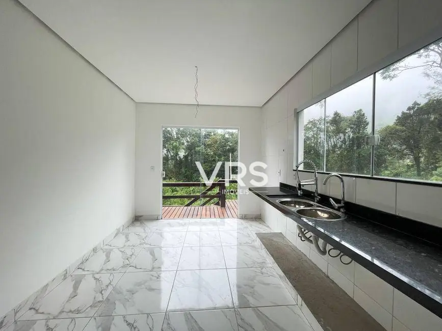 Foto 4 de Casa com 5 quartos à venda, 230m2 em Granja Guarani, Teresopolis - RJ