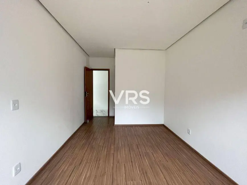 Foto 8 de Casa com 5 quartos à venda, 230m2 em Granja Guarani, Teresopolis - RJ