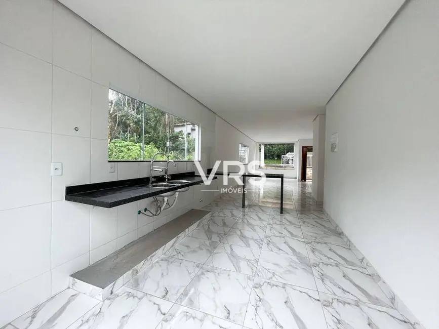 Foto 5 de Casa com 5 quartos à venda, 230m2 em Granja Guarani, Teresopolis - RJ