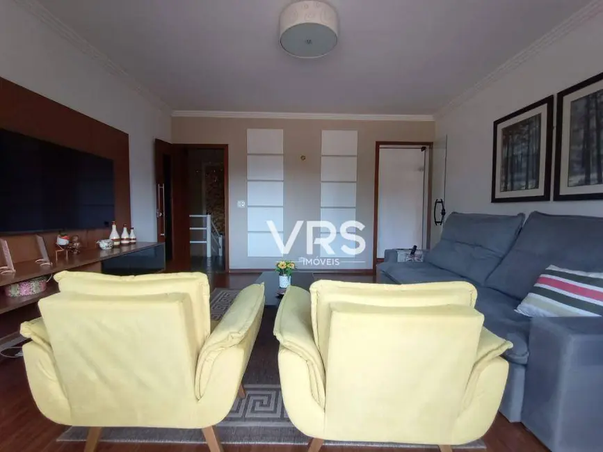 Casa com 4 quartos à venda, 197m2 em Granja Guarani, Teresopolis - RJ - imagem 8 Foto 8 de Casa com 4 quartos à venda, 197m2 em Granja Guarani, Teresopolis - RJ