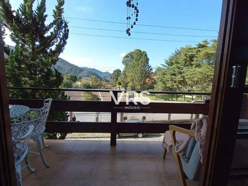 Casa com 4 quartos à venda, 197m2 em Granja Guarani, Teresopolis - RJ - imagem 4 Foto 4 de Casa com 4 quartos à venda, 197m2 em Granja Guarani, Teresopolis - RJ