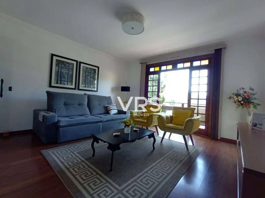 Foto 1 de Casa com 4 quartos à venda, 197m2 em Granja Guarani, Teresopolis - RJ