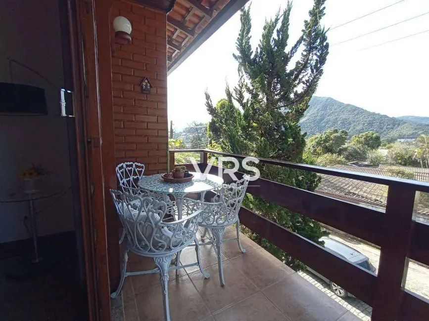 Casa com 4 quartos à venda, 197m2 em Granja Guarani, Teresopolis - RJ - imagem 5 Foto 5 de Casa com 4 quartos à venda, 197m2 em Granja Guarani, Teresopolis - RJ