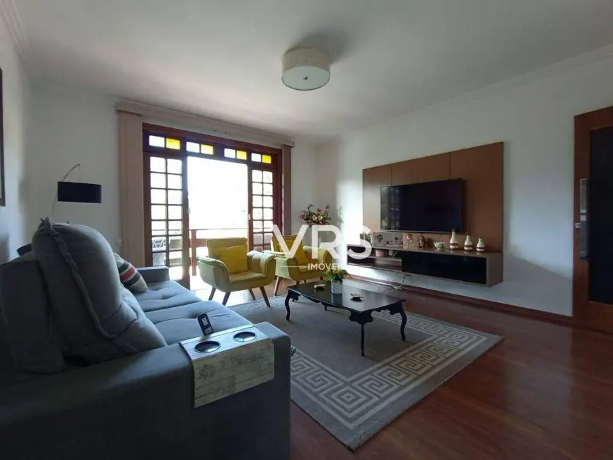 Casa com 4 quartos à venda, 197m2 em Granja Guarani, Teresopolis - RJ - imagem 9 Foto 9 de Casa com 4 quartos à venda, 197m2 em Granja Guarani, Teresopolis - RJ