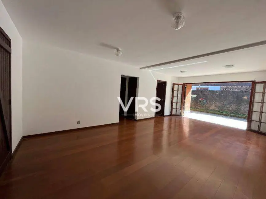 Casa com 2 quartos à venda, 374m2 em Araras, Teresopolis - RJ - imagem 2 Foto 2 de Casa com 2 quartos à venda, 374m2 em Araras, Teresopolis - RJ