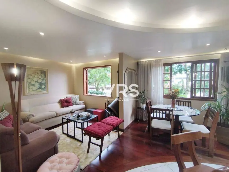 Foto 7 de Casa com 5 quartos à venda, 416m2 em Jardim Cascata, Teresopolis - RJ