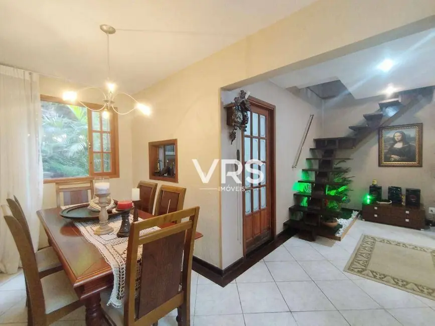 Foto 9 de Casa com 5 quartos à venda, 416m2 em Jardim Cascata, Teresopolis - RJ