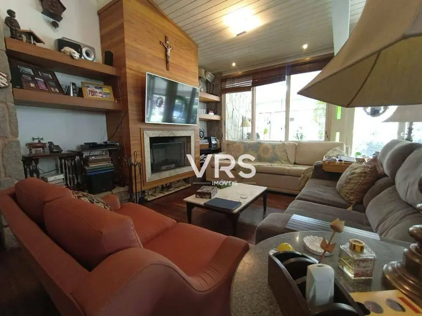 Foto 9 de Casa com 5 quartos à venda, 1296m2 em Albuquerque, Teresopolis - RJ