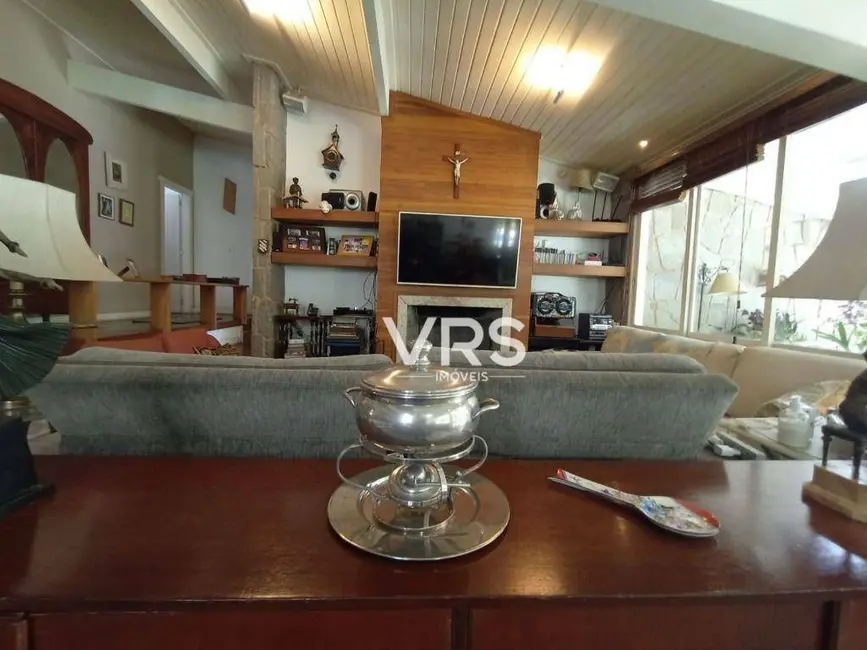 Foto 4 de Casa com 5 quartos à venda, 1296m2 em Albuquerque, Teresopolis - RJ