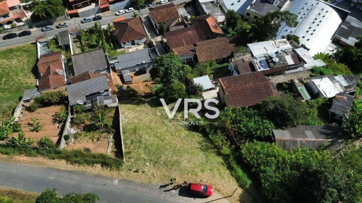 Foto 1 de Terreno / Lote à venda, 500m2 em Vale do Paraíso, Teresopolis - RJ