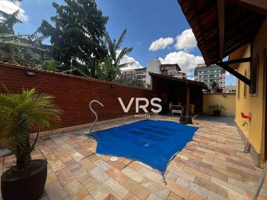Foto 2 de Casa com 4 quartos à venda, 302m2 em Agriões, Teresopolis - RJ