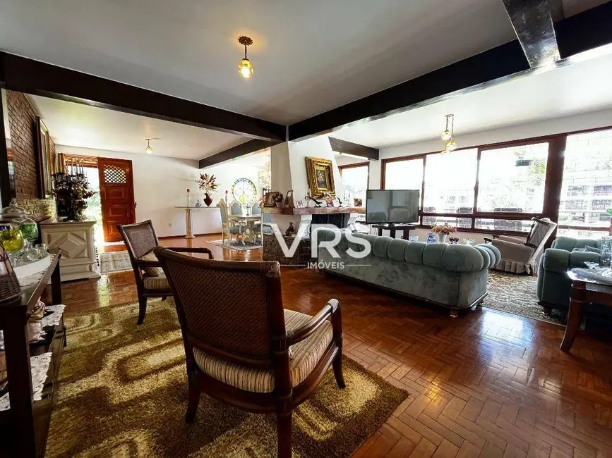 Casa com 5 quartos à venda, 900m2 em Jardim Cascata, Teresopolis - RJ - imagem 6 Foto 6 de Casa com 5 quartos à venda, 900m2 em Jardim Cascata, Teresopolis - RJ