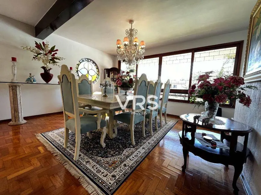 Casa com 5 quartos à venda, 900m2 em Jardim Cascata, Teresopolis - RJ - imagem 7 Foto 7 de Casa com 5 quartos à venda, 900m2 em Jardim Cascata, Teresopolis - RJ
