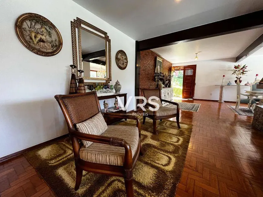 Casa com 5 quartos à venda, 900m2 em Jardim Cascata, Teresopolis - RJ - imagem 4 Foto 4 de Casa com 5 quartos à venda, 900m2 em Jardim Cascata, Teresopolis - RJ