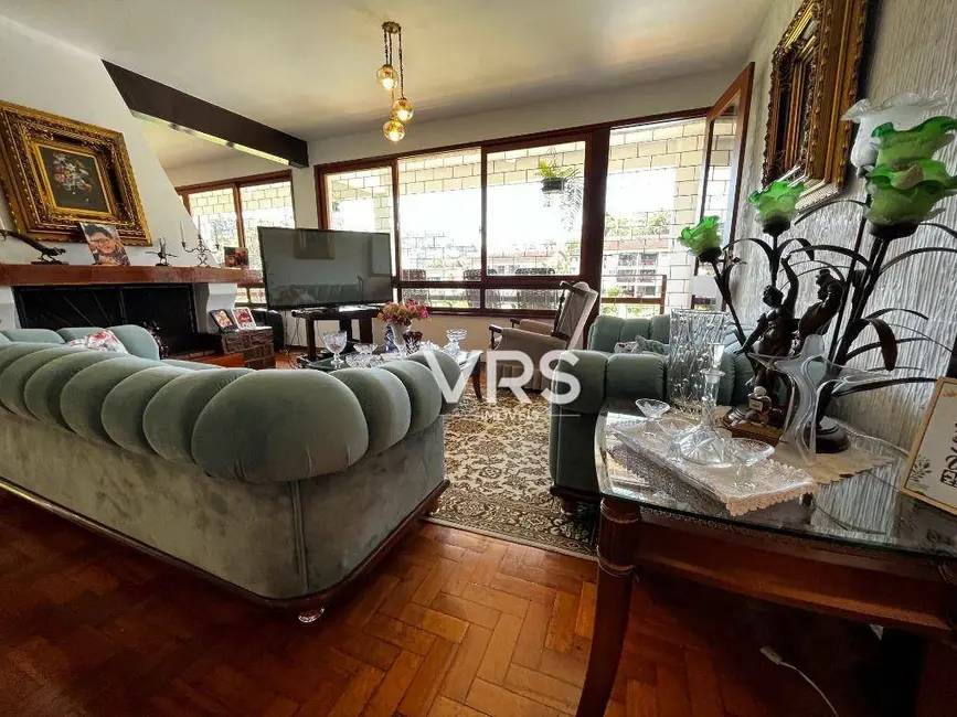 Casa com 5 quartos à venda, 900m2 em Jardim Cascata, Teresopolis - RJ - imagem 9 Foto 9 de Casa com 5 quartos à venda, 900m2 em Jardim Cascata, Teresopolis - RJ