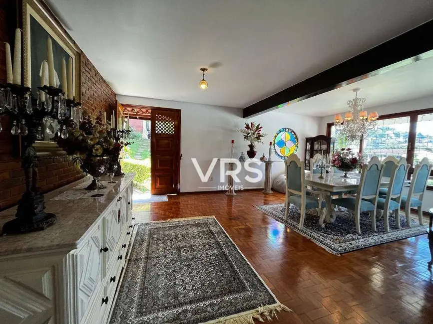 Casa com 5 quartos à venda, 900m2 em Jardim Cascata, Teresopolis - RJ - imagem 5 Foto 5 de Casa com 5 quartos à venda, 900m2 em Jardim Cascata, Teresopolis - RJ