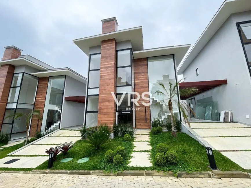 Foto 2 de Casa de Condomínio com 4 quartos à venda, 250m2 em Tijuca, Teresopolis - RJ