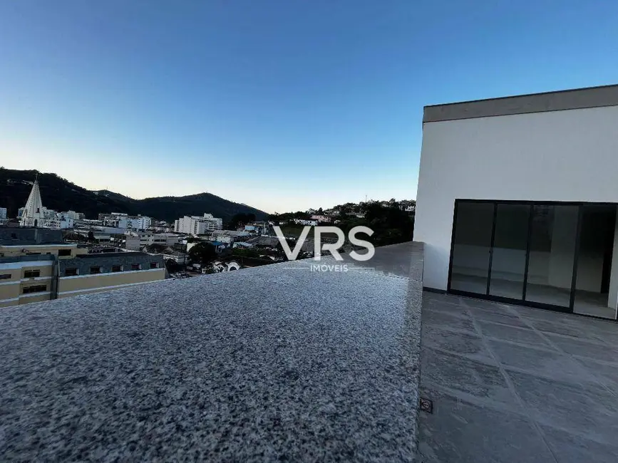 Cobertura com 3 quartos à venda, 157m2 em Várzea, Teresopolis - RJ - imagem 5 Foto 5 de Cobertura com 3 quartos à venda, 157m2 em Várzea, Teresopolis - RJ