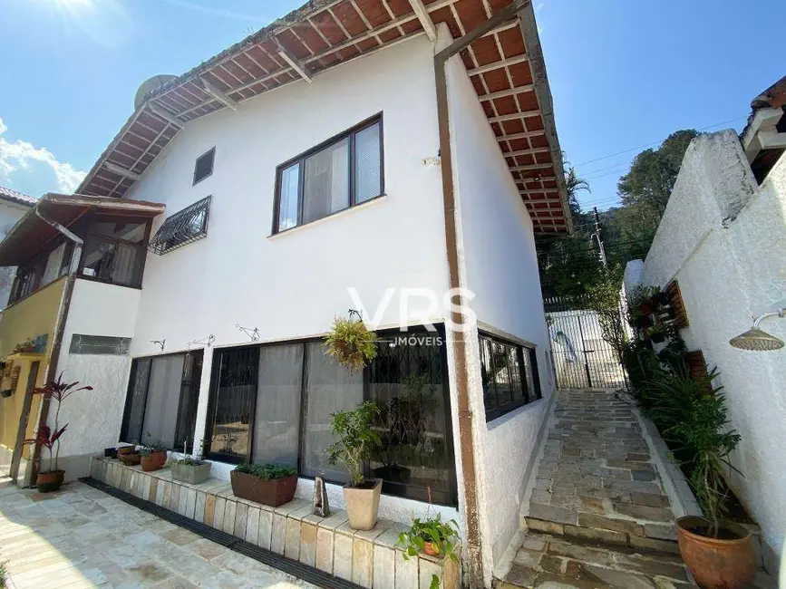 Foto 2 de Casa com 4 quartos à venda, 365m2 em Carlos Guinle, Teresopolis - RJ