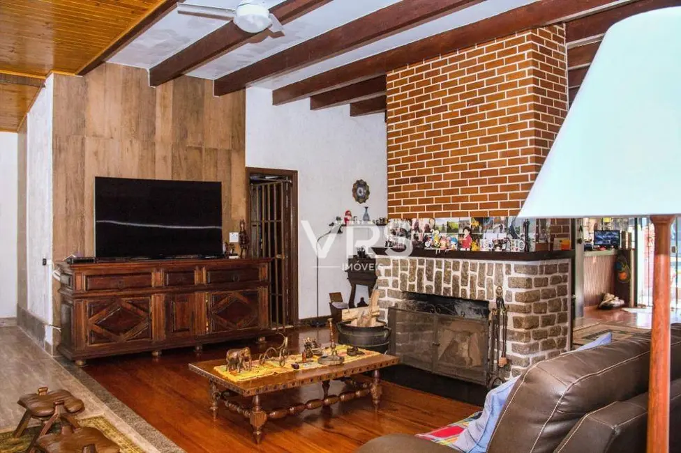 Foto 4 de Casa com 16 quartos à venda, 5200m2 em Iucas, Teresopolis - RJ