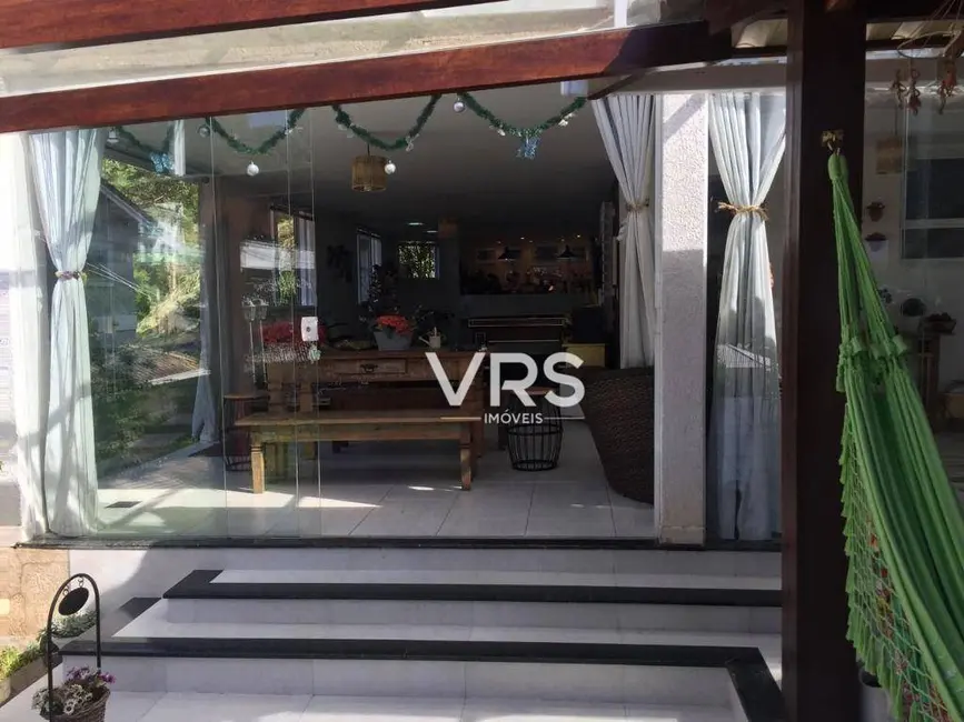 Foto 2 de Casa de Condomínio com 4 quartos à venda, 360m2 em Tijuca, Teresopolis - RJ