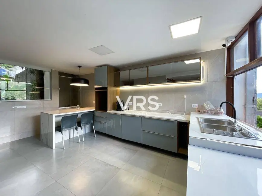 Casa com 5 quartos à venda, 510m2 em Iucas, Teresopolis - RJ - imagem 8 Foto 8 de Casa com 5 quartos à venda, 510m2 em Iucas, Teresopolis - RJ