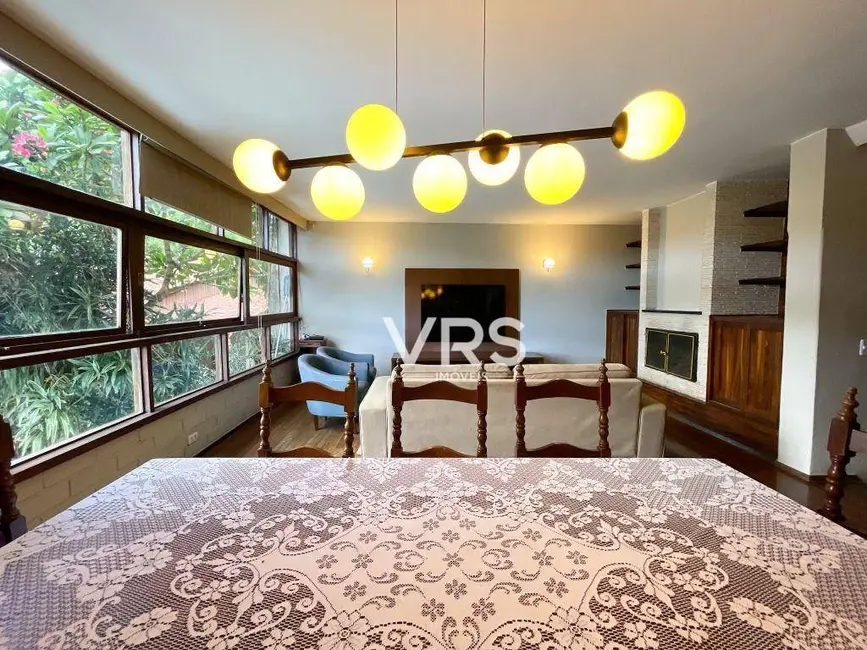Casa com 5 quartos à venda, 510m2 em Iucas, Teresopolis - RJ - imagem 5 Foto 5 de Casa com 5 quartos à venda, 510m2 em Iucas, Teresopolis - RJ