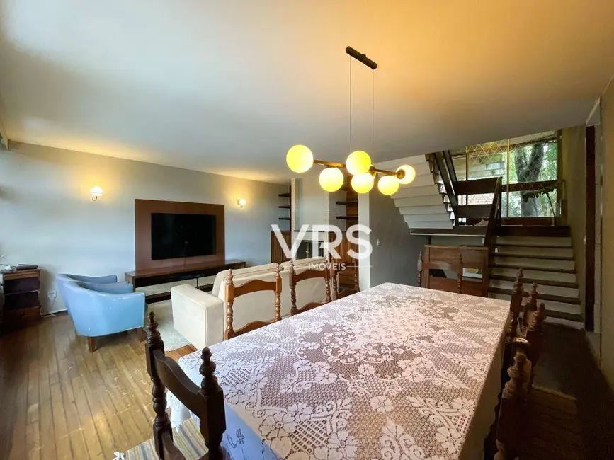 Casa com 5 quartos à venda, 510m2 em Iucas, Teresopolis - RJ - imagem 4 Foto 4 de Casa com 5 quartos à venda, 510m2 em Iucas, Teresopolis - RJ