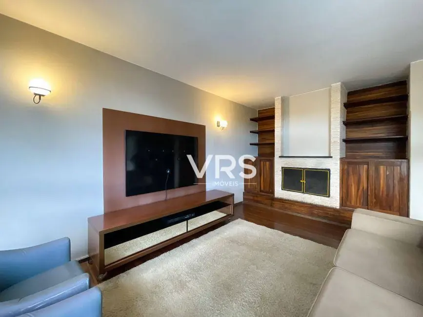 Casa com 5 quartos à venda, 510m2 em Iucas, Teresopolis - RJ - imagem 3 Foto 3 de Casa com 5 quartos à venda, 510m2 em Iucas, Teresopolis - RJ