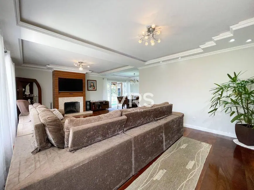Casa com 4 quartos à venda, 623m2 em Parque do Ingá, Teresopolis - RJ - imagem 4 Foto 4 de Casa com 4 quartos à venda, 623m2 em Parque do Ingá, Teresopolis - RJ