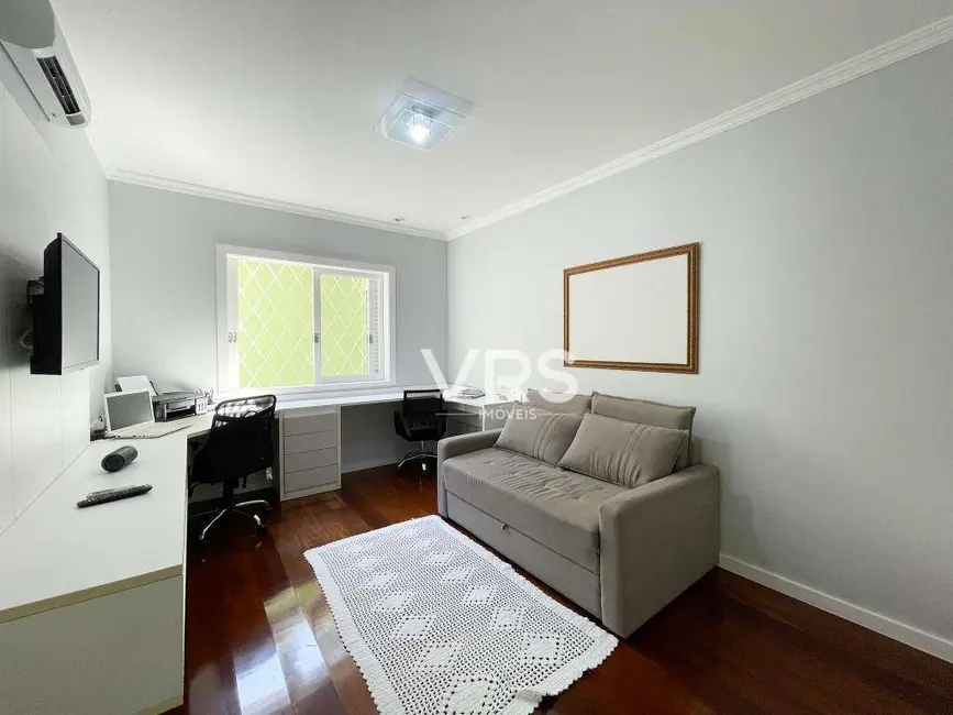 Casa com 4 quartos à venda, 623m2 em Parque do Ingá, Teresopolis - RJ - imagem 9 Foto 9 de Casa com 4 quartos à venda, 623m2 em Parque do Ingá, Teresopolis - RJ