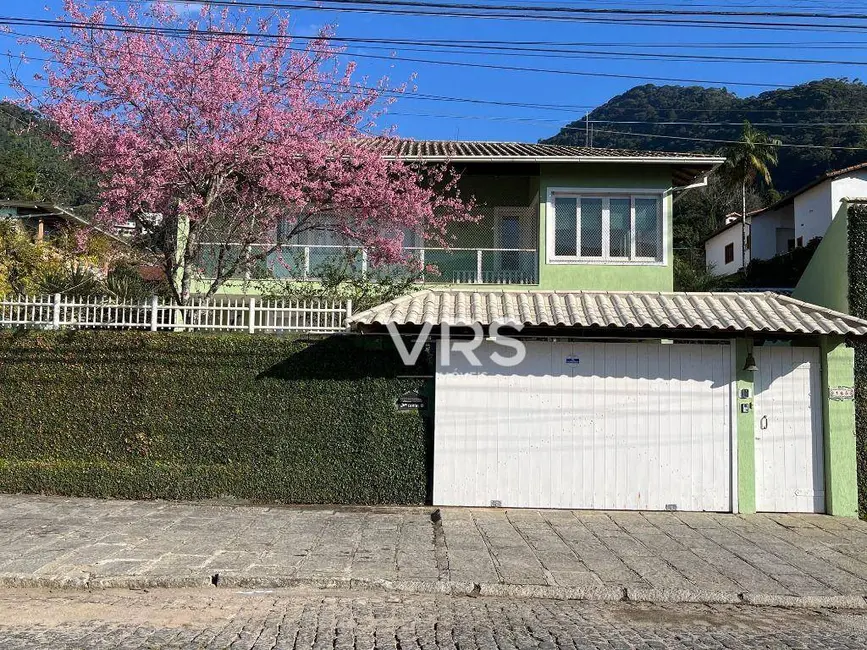 Casa com 4 quartos à venda, 623m2 em Parque do Ingá, Teresopolis - RJ - imagem 2 Foto 2 de Casa com 4 quartos à venda, 623m2 em Parque do Ingá, Teresopolis - RJ