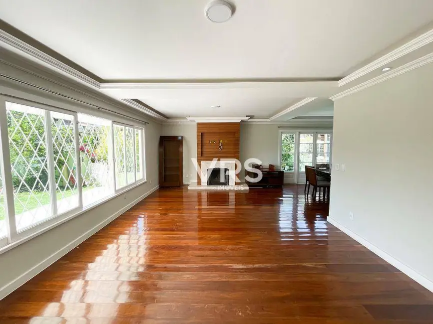 Casa com 4 quartos à venda, 986m2 em Parque do Ingá, Teresopolis - RJ - imagem 6 Foto 6 de Casa com 4 quartos à venda, 986m2 em Parque do Ingá, Teresopolis - RJ