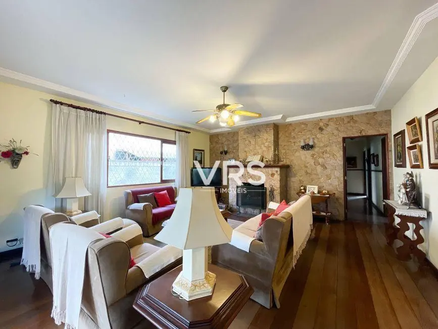 Foto 6 de Casa com 3 quartos à venda, 750m2 em Várzea, Teresopolis - RJ