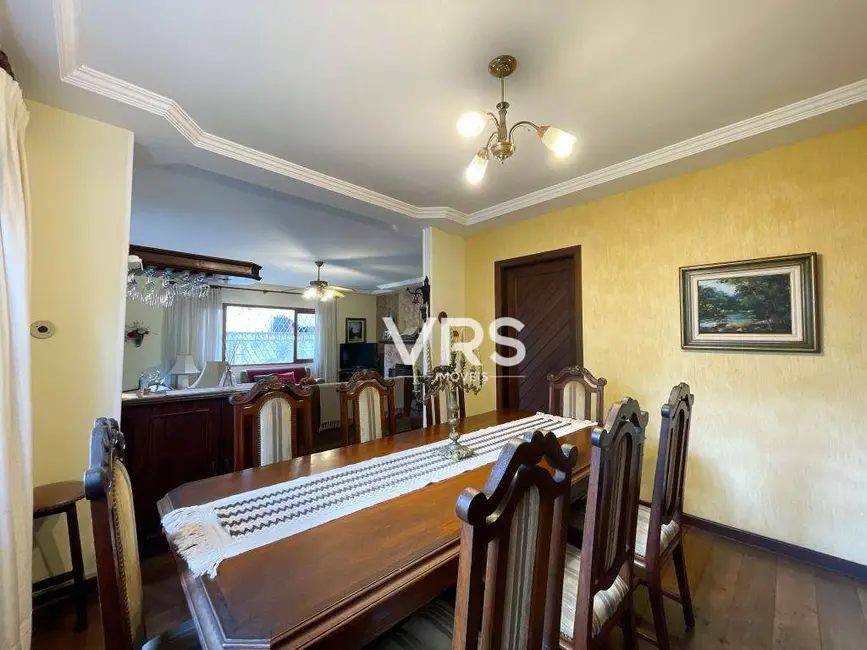 Foto 8 de Casa com 3 quartos à venda, 750m2 em Várzea, Teresopolis - RJ