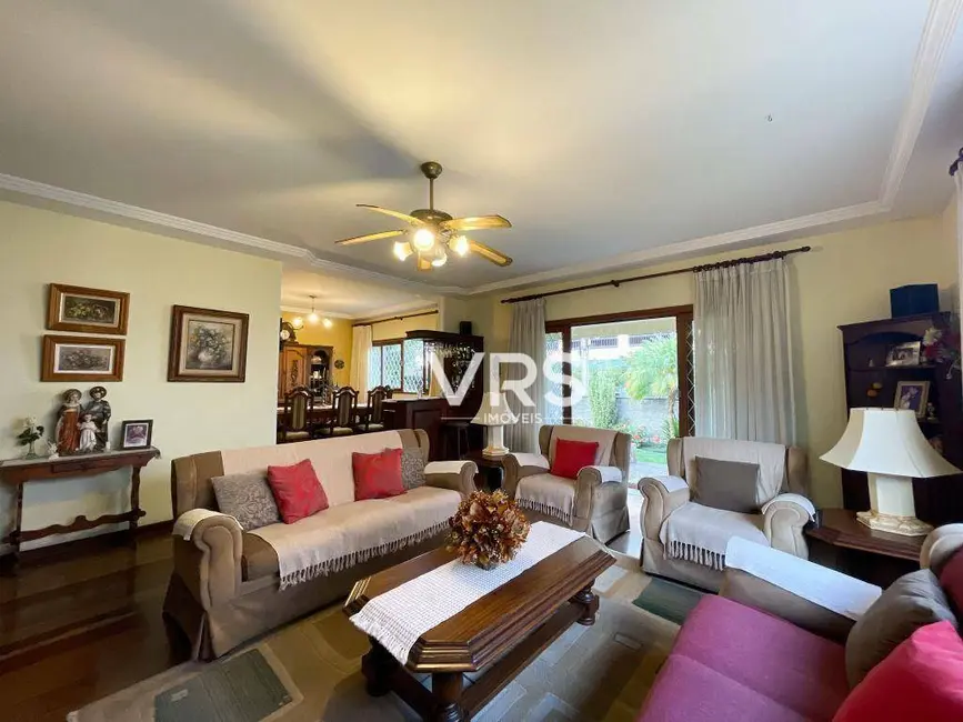 Foto 5 de Casa com 3 quartos à venda, 750m2 em Várzea, Teresopolis - RJ