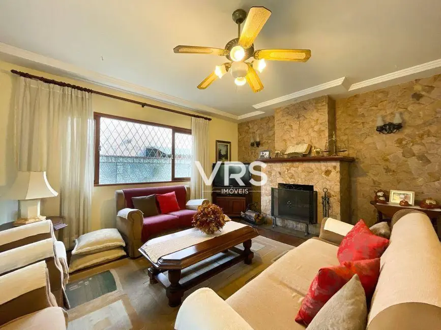 Foto 4 de Casa com 3 quartos à venda, 750m2 em Várzea, Teresopolis - RJ