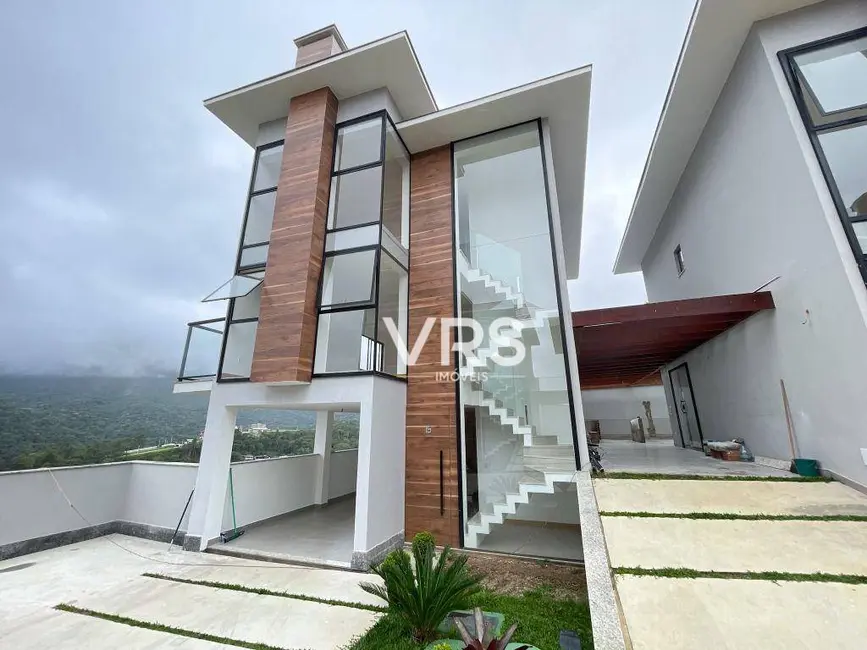 Foto 2 de Casa de Condomínio com 4 quartos à venda, 250m2 em Tijuca, Teresopolis - RJ