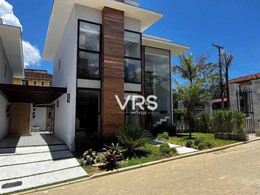 Foto 1 de Casa de Condomínio com 4 quartos à venda, 203m2 em Tijuca, Teresopolis - RJ