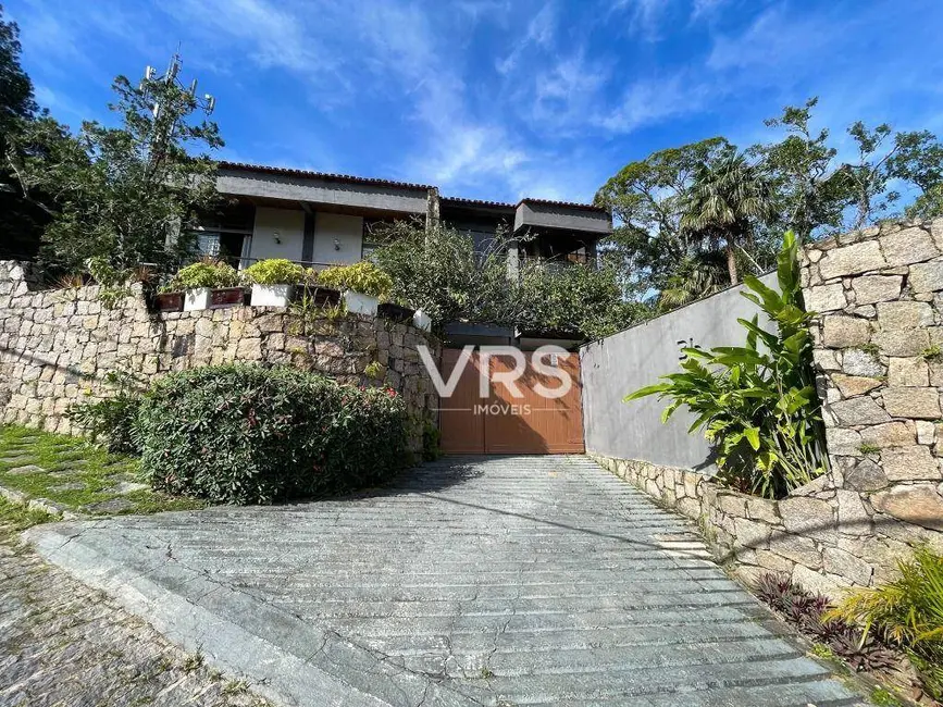 Casa com 4 quartos à venda, 3225m2 em Carlos Guinle, Teresopolis - RJ - imagem 4 Foto 4 de Casa com 4 quartos à venda, 3225m2 em Carlos Guinle, Teresopolis - RJ