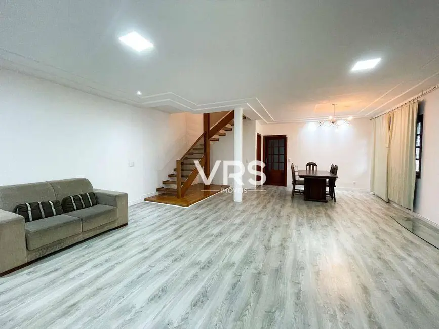 Casa com 4 quartos à venda, 486m2 em Panorama, Teresopolis - RJ - imagem 6 Foto 6 de Casa com 4 quartos à venda, 486m2 em Panorama, Teresopolis - RJ